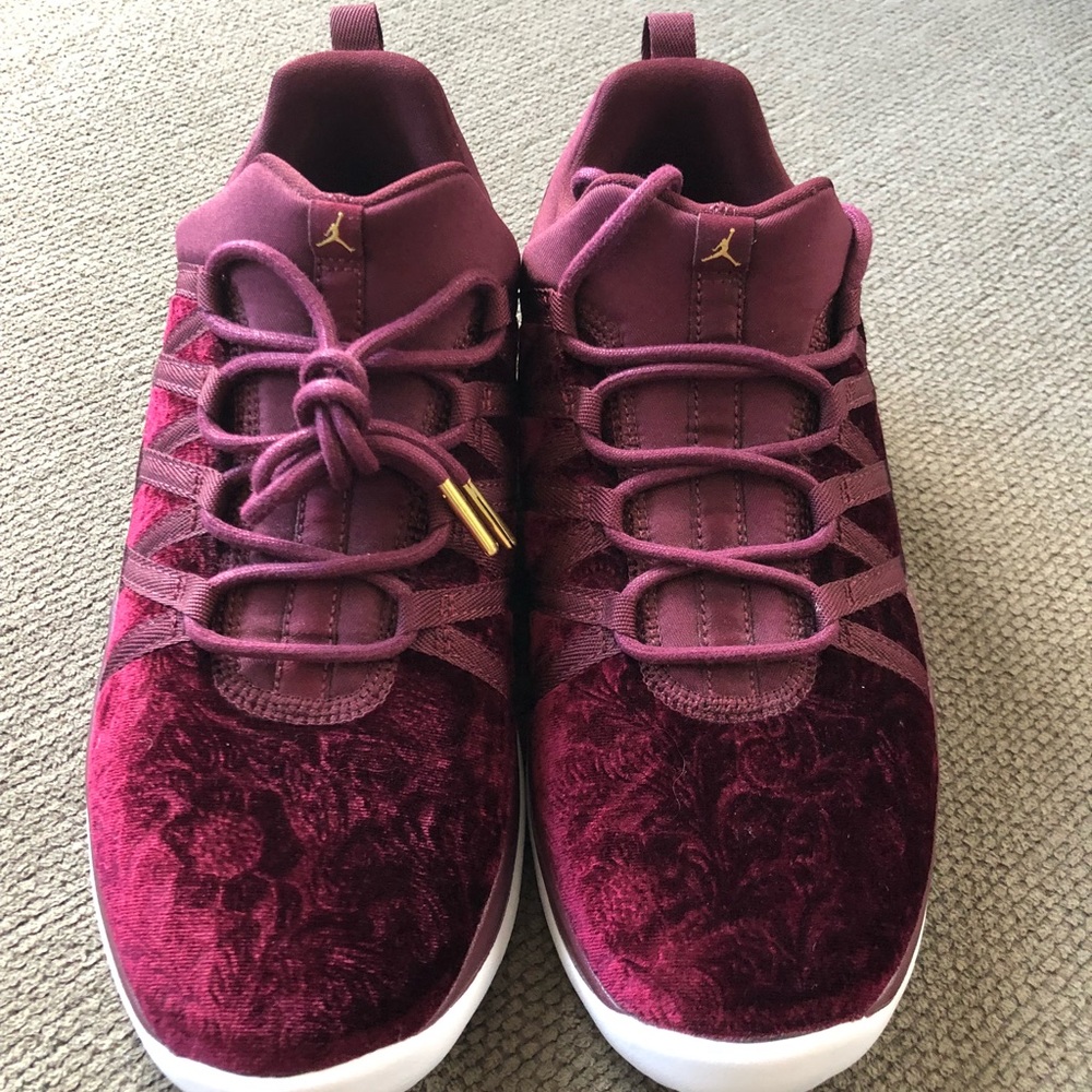 Ladies Jordan’s Deca Fly Nike